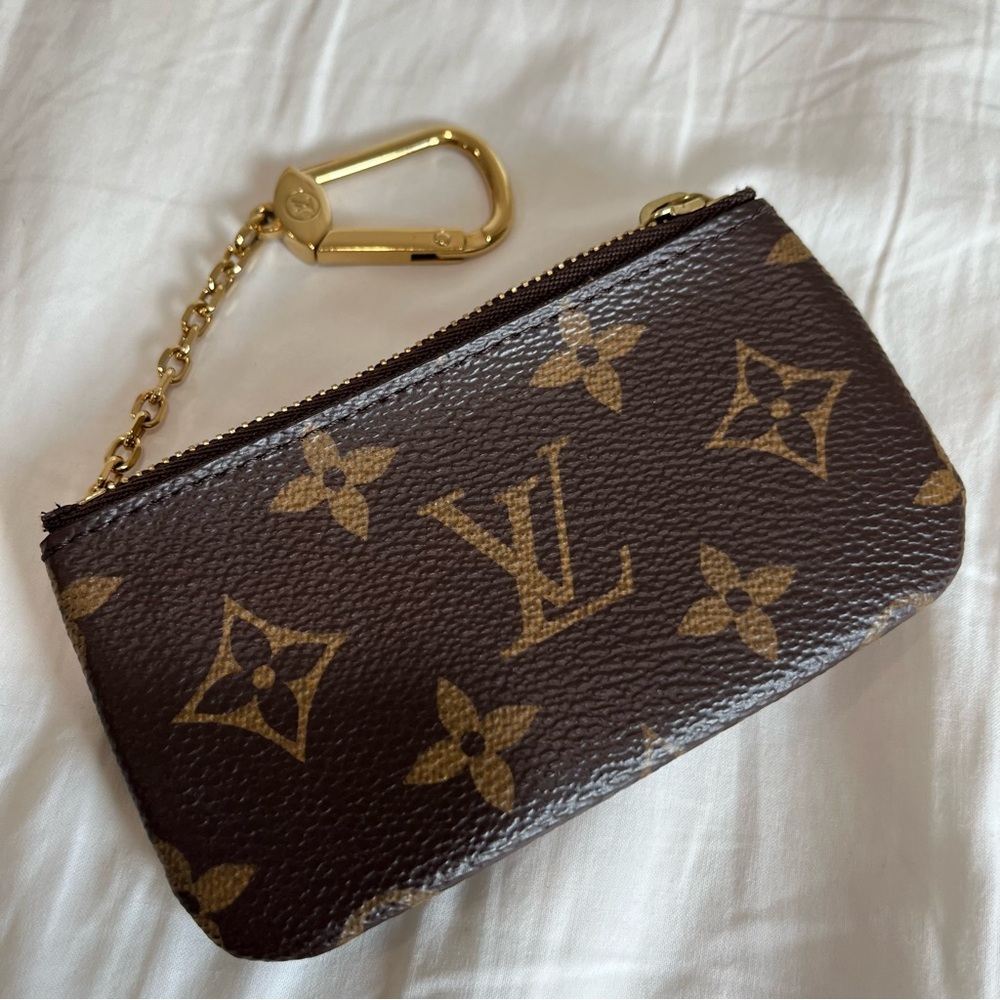 Louis Vuitton Monogram Canvas Key Pouch - Picture 4 of 16